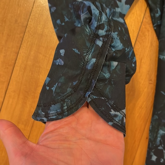 Lululemon Run: Top Speed Crop *Full-On Luxtreme
Floral Backdrop Blue Denim Multi - Picture 8 of 10